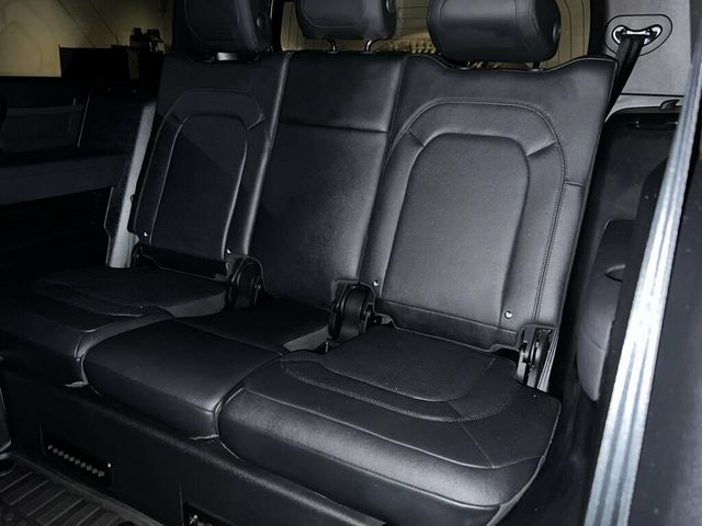 2023 Land Rover Defender 130 SE130AWD/22"GlossBlackWheels/BlackExteriorPkg/8-Passenger - 23075481 - 17
