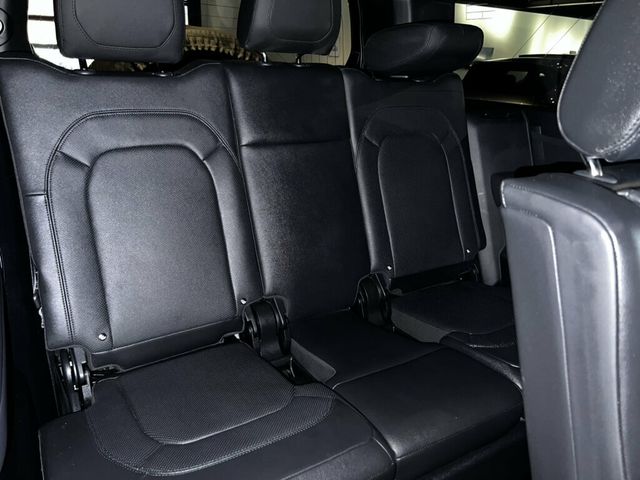 2023 Land Rover Defender 130 SE130AWD/22"GlossBlackWheels/BlackExteriorPkg/8-Passenger - 23075481 - 19
