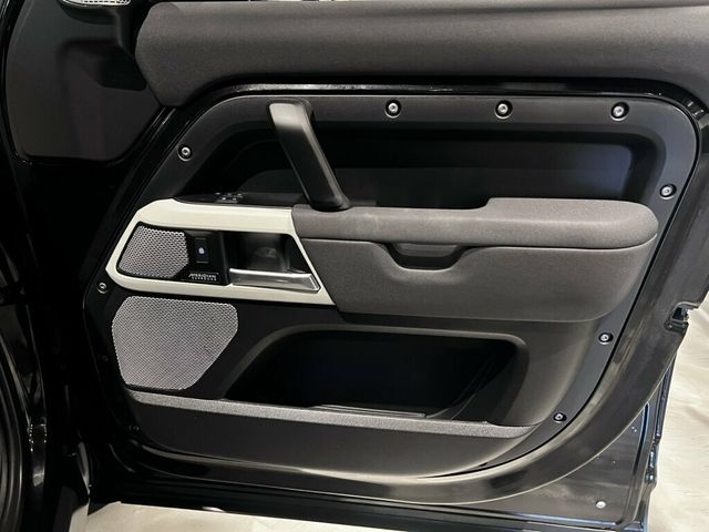 2023 Land Rover Defender 130 SE130AWD/22"GlossBlackWheels/BlackExteriorPkg/8-Passenger - 23075481 - 25