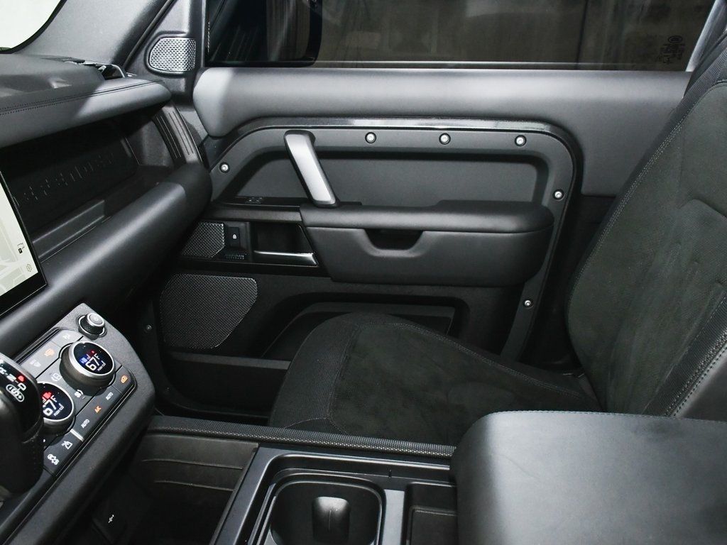 2023 Land Rover Defender 90 Carpathian Edition photo 31