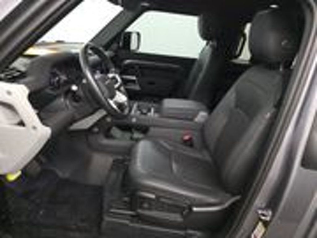 2023 Land Rover Defender 90 S photo 2
