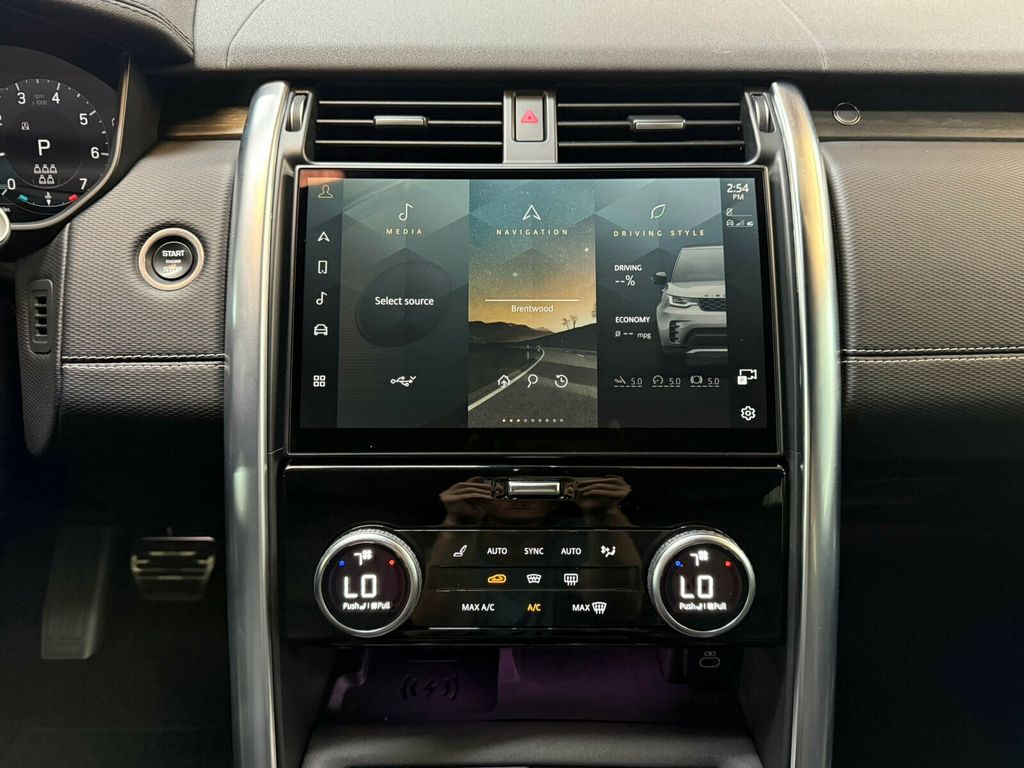 2023 Land Rover Discovery Metropolitan Edition/Heated&Cooled Massage Seat/Meridian Audio  - 23054751 - 11