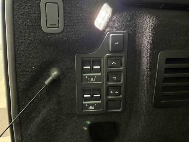 2023 Land Rover Discovery Metropolitan Edition/Heated&Cooled Massage Seat/Meridian Audio  - 23054751 - 22
