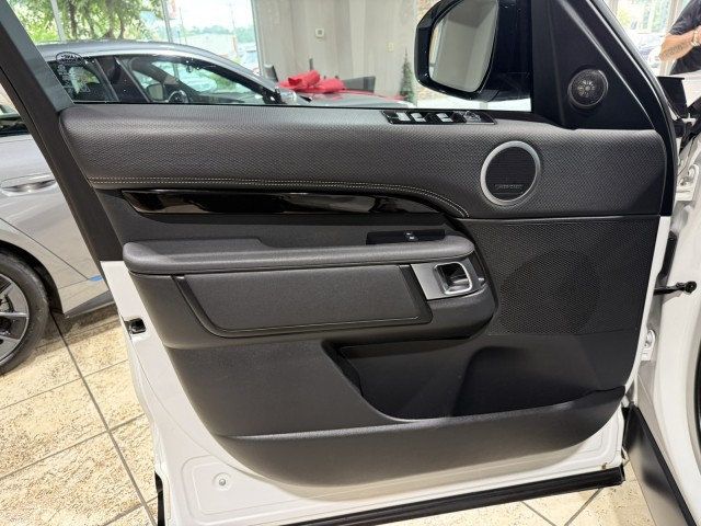 2023 Land Rover Discovery P300 S S R-Dynamic photo 21