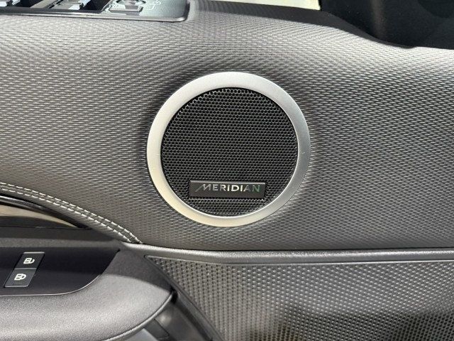 2023 Land Rover Discovery P300 S S R-Dynamic photo 22