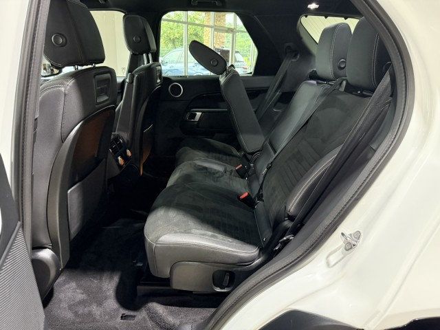 2023 Land Rover Discovery P300 S S R-Dynamic photo 23