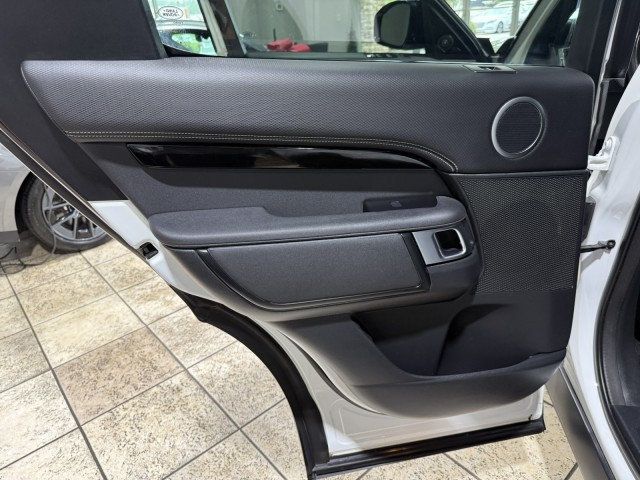 2023 Land Rover Discovery P300 S S R-Dynamic photo 24