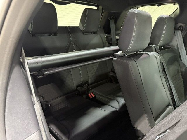 2023 Land Rover Discovery P300 S S R-Dynamic photo 25
