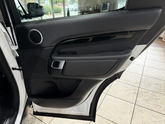 2023 Land Rover Discovery P300 S S R-Dynamic photo 26