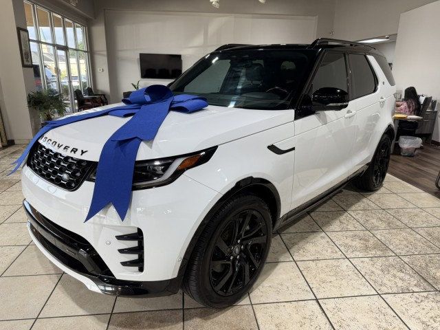 2023 Land Rover Discovery P300 S S R-Dynamic photo 3