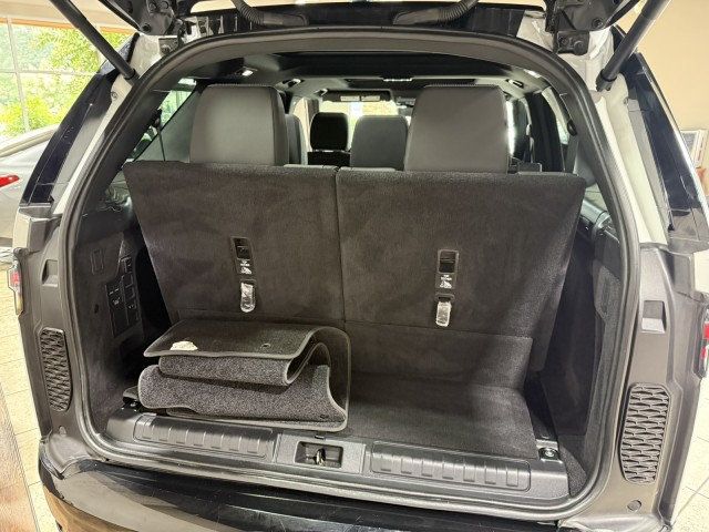 2023 Land Rover Discovery P300 S S R-Dynamic photo 29