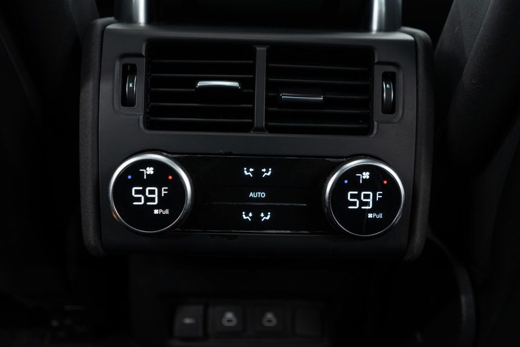 2023 Land Rover Discovery P300 S S R-Dynamic photo 15