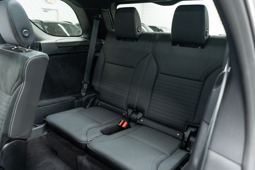 2023 Land Rover Discovery P300 S S R-Dynamic photo 16