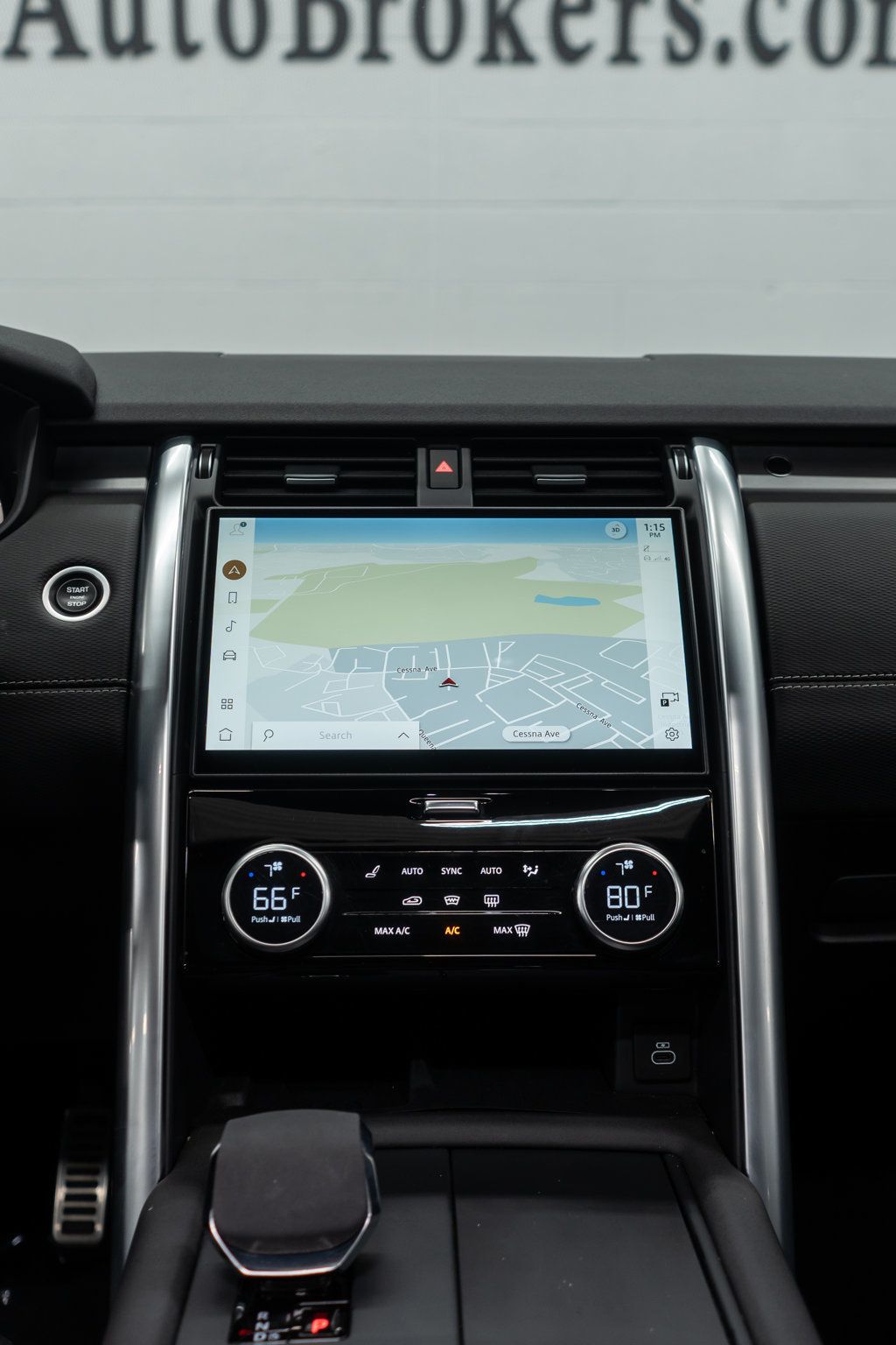 2023 Land Rover Discovery P300 S S R-Dynamic photo 32
