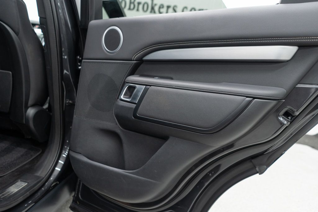 2023 Land Rover Discovery P300 S S R-Dynamic photo 33