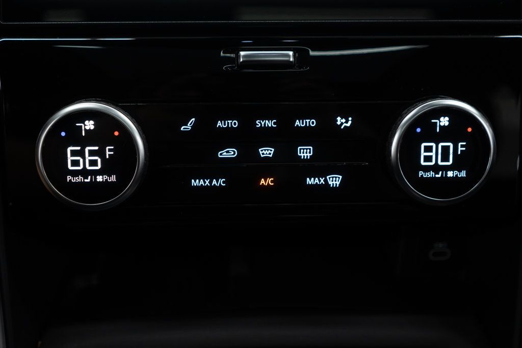 2023 Land Rover Discovery P300 S S R-Dynamic photo 35
