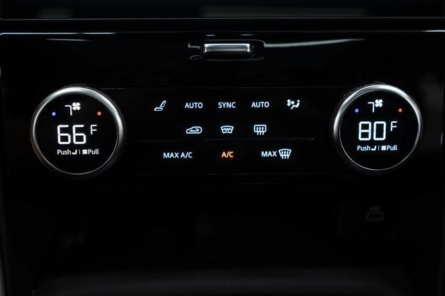 2023 Land Rover Discovery P300 S R-Dynamic - 22915620 - 39