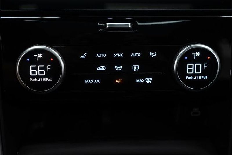 2023 Land Rover Discovery P300 S R-Dynamic - 22915620 - 39