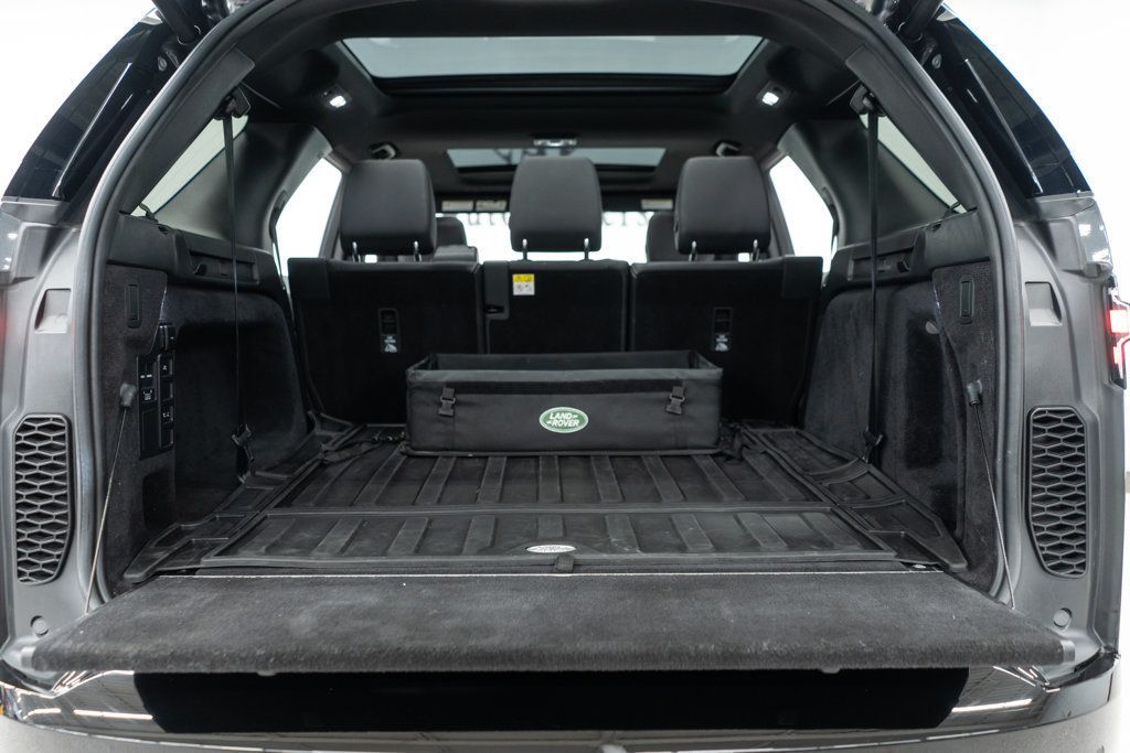 2023 Land Rover Discovery P300 S S R-Dynamic photo 37