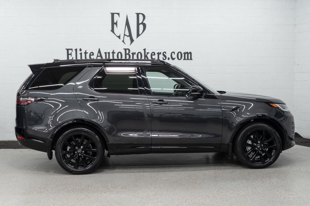 2023 Land Rover Discovery P300 S S R-Dynamic photo 4
