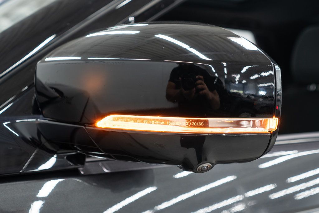 2023 Land Rover Discovery P300 S S R-Dynamic photo 46