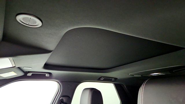 2023 Land Rover Discovery P300 S R-Dynamic w/ Cold Climate Pkg & Four-Zone Climate Control - 22967456 - 9