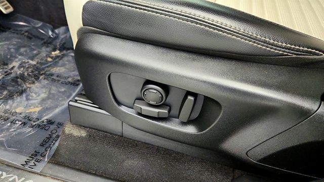 2023 Land Rover Discovery P300 S R-Dynamic w/ Cold Climate Pkg & Four-Zone Climate Control - 22967456 - 11