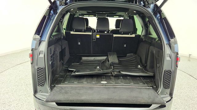 2023 Land Rover Discovery P300 S R-Dynamic w/ Cold Climate Pkg & Four-Zone Climate Control - 22967456 - 22