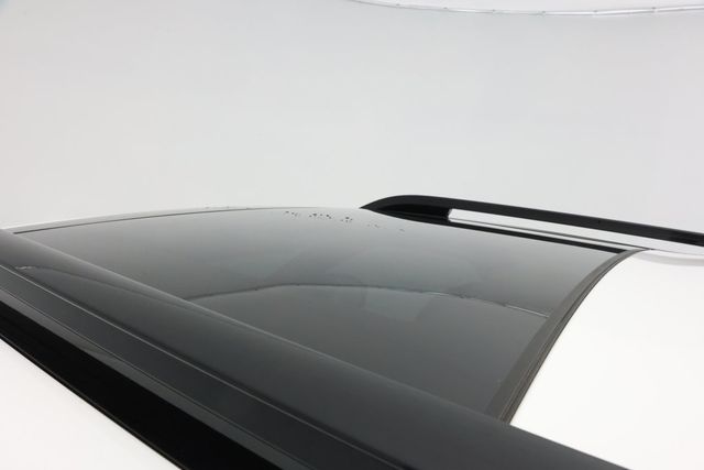 2023 Land Rover Discovery P360 HSE R-Dynamic with Heated/Cooled Massage Seats & Tow Hitch - 22937600 - 6