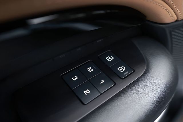 2023 Land Rover Discovery P360 S R-Dynamic - 22993731 - 25