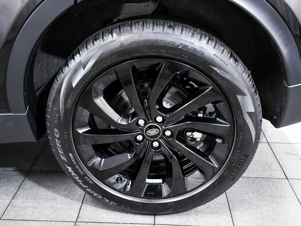 2023 Land Rover Discovery Sport SE photo 2