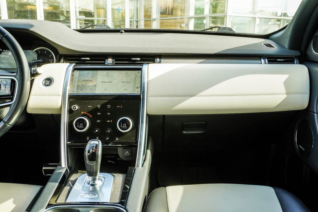 Land Rover Discovery Sport photo 18