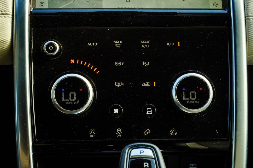 Land Rover Discovery Sport photo 22