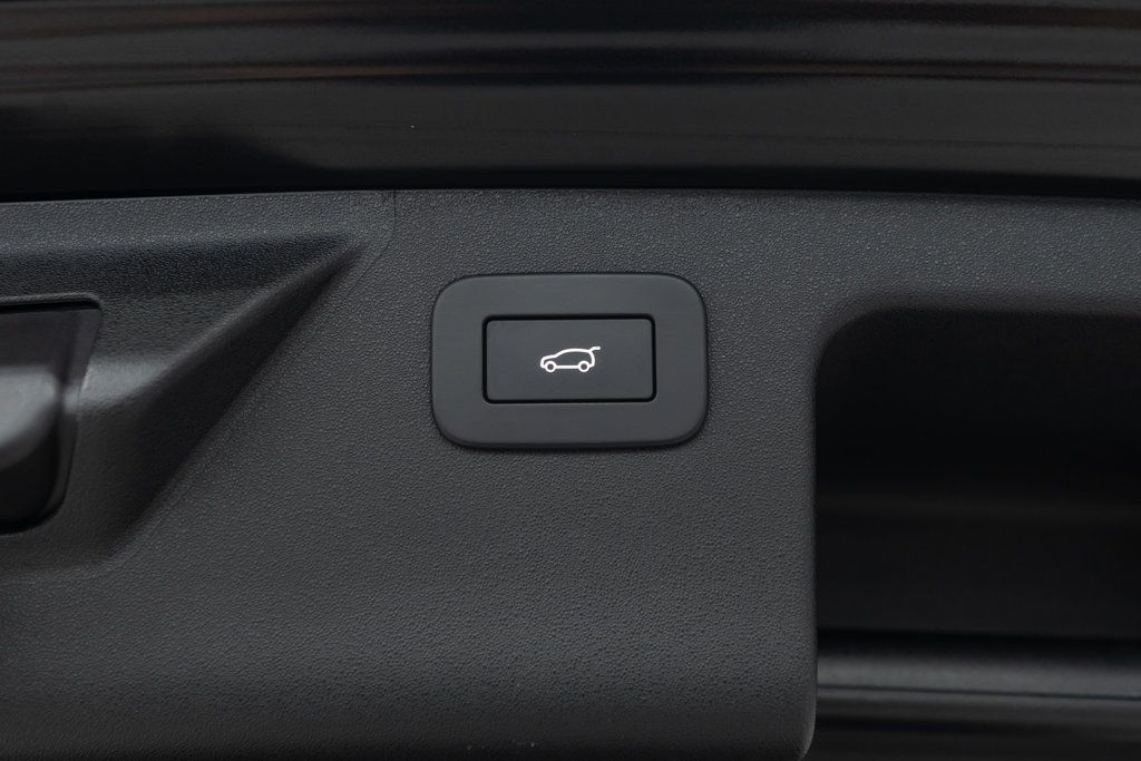 2023 Land Rover Discovery Sport S R-Dynamic photo 31