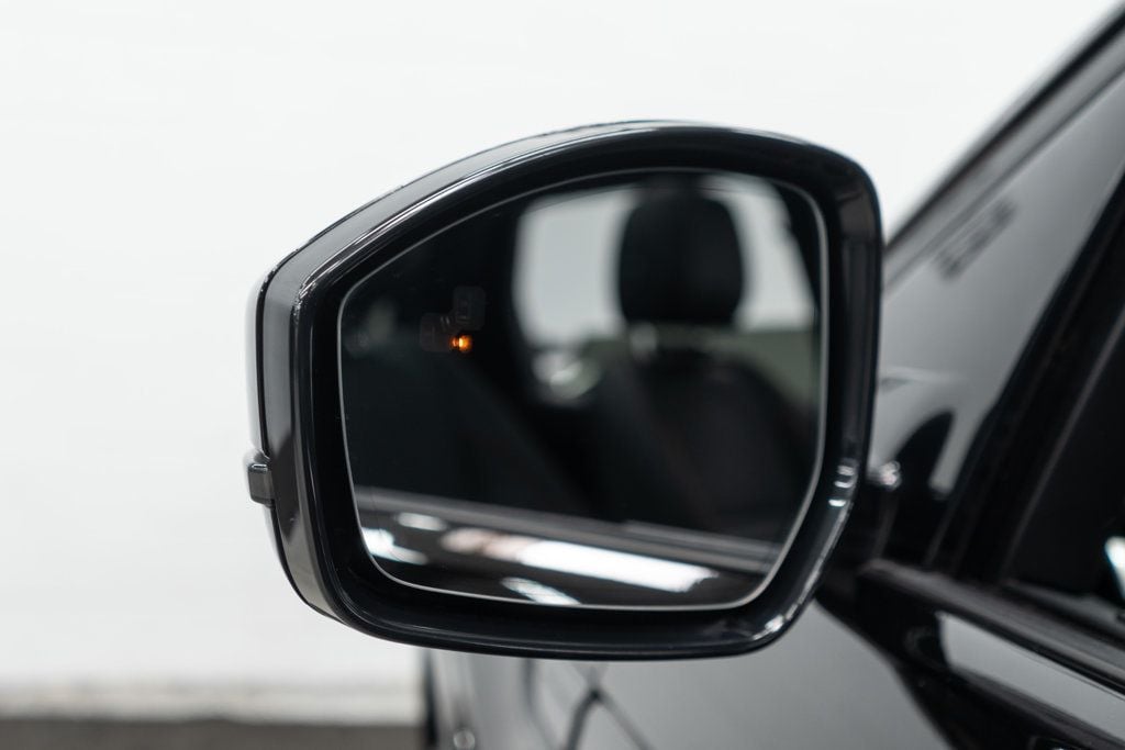 2023 Land Rover Discovery Sport S R-Dynamic photo 46