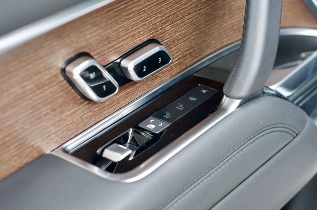 2023 Land Rover Range Rover MSRP$120710/LWB-7-Seat/BlackContrastRoof/ShadowExteriorPkg/NAV - 22976159 - 37