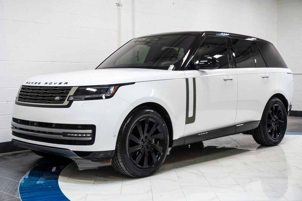 2023 Land Rover Range Rover SE photo 3