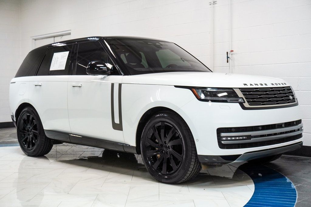 2023 Land Rover Range Rover SE photo 4