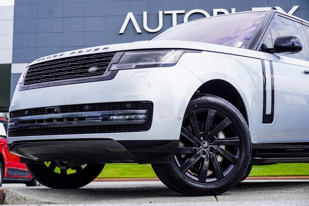 2023 Land Rover Range Rover SE photo 2