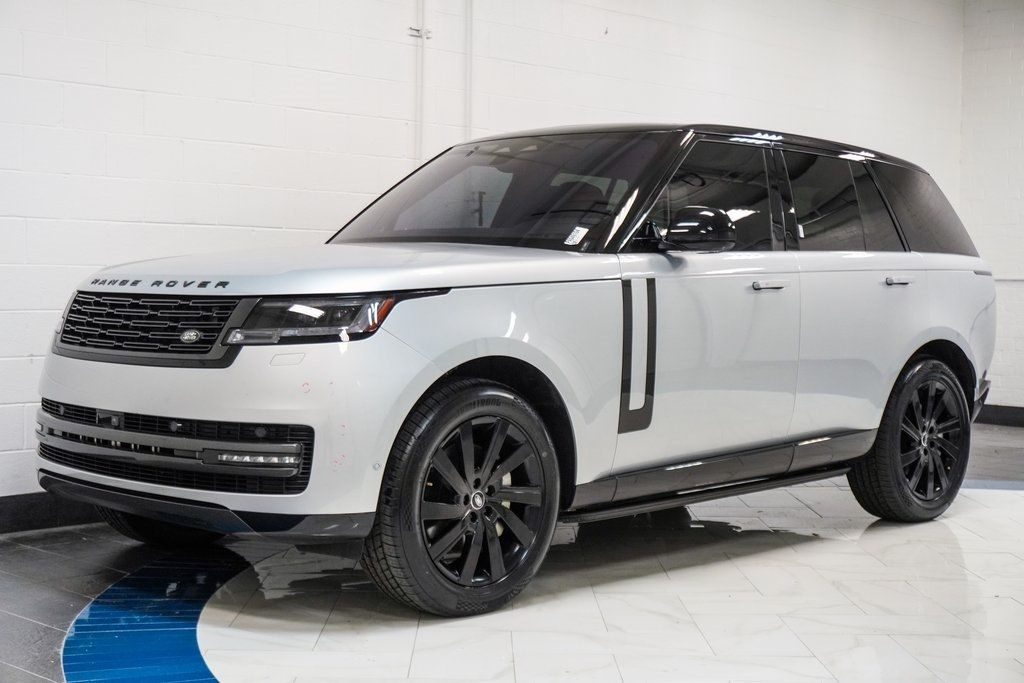 2023 Land Rover Range Rover SE photo 3