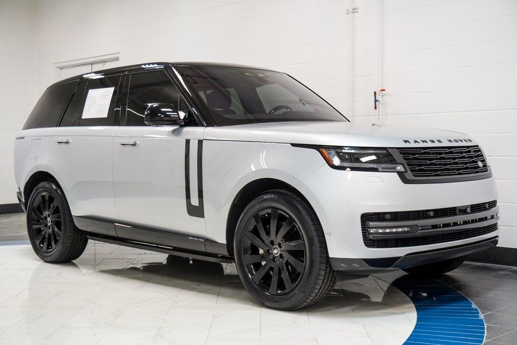 2023 Land Rover Range Rover SE photo 4