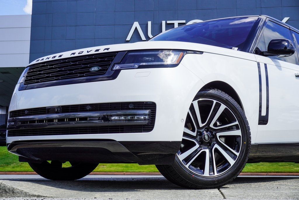 2023 Land Rover Range Rover SE photo 2