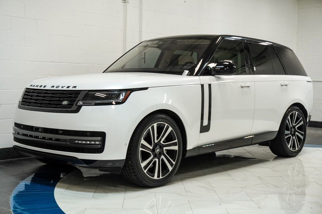 2023 Land Rover Range Rover SE photo 3