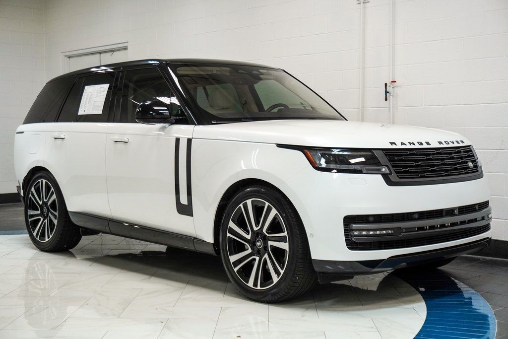 2023 Land Rover Range Rover SE photo 4