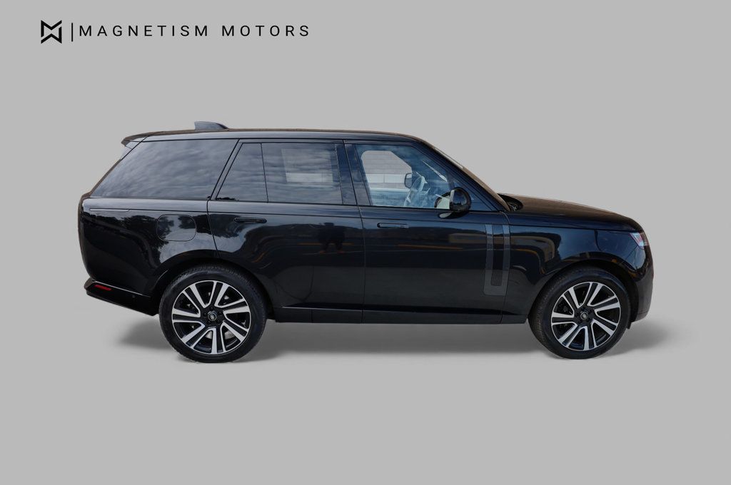 2023 Land Rover Range Rover SE photo 2