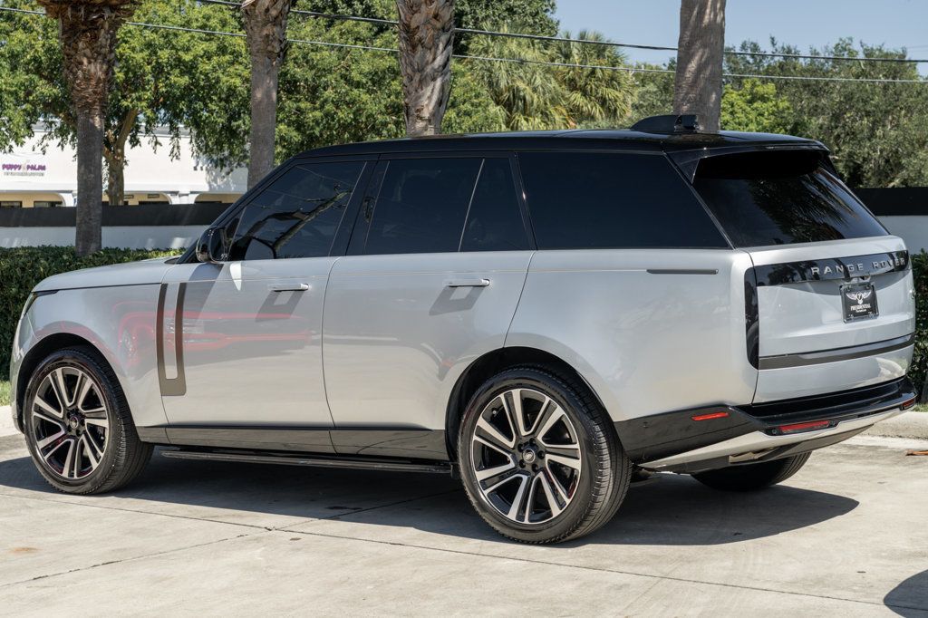 2023 Land Rover Range Rover SE photo 4