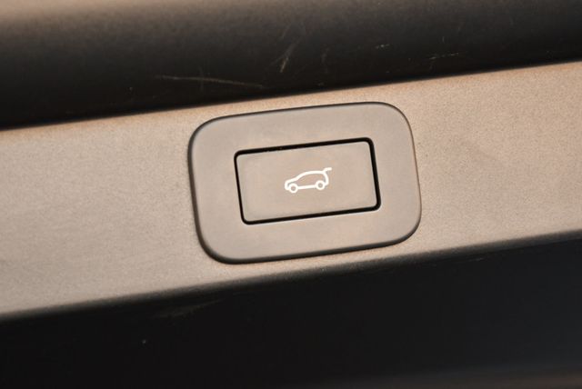 2023 Land Rover Range Rover P530 SE SWB SUV W/Shadow Exterior Pack - 23087242 - 17