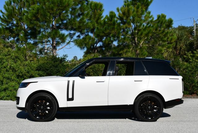 2023 Land Rover Range Rover P530 SE SWB SUV W/Shadow Exterior Pack - 23087242 - 2