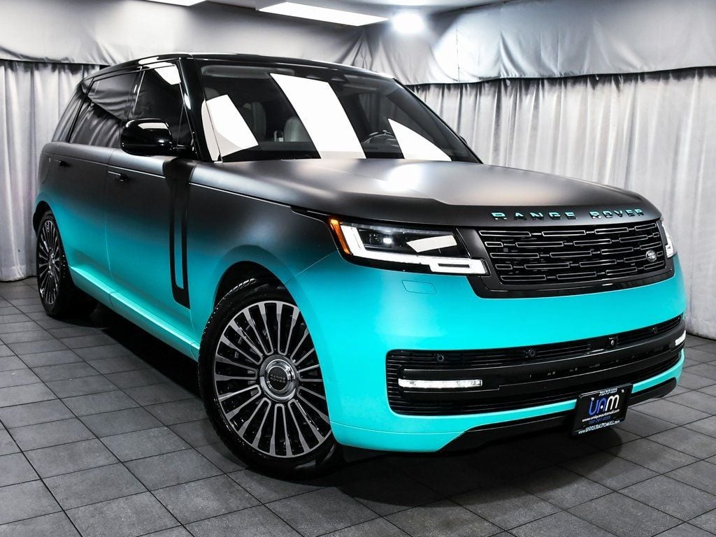 2023 Land Rover Range Rover SE photo 3