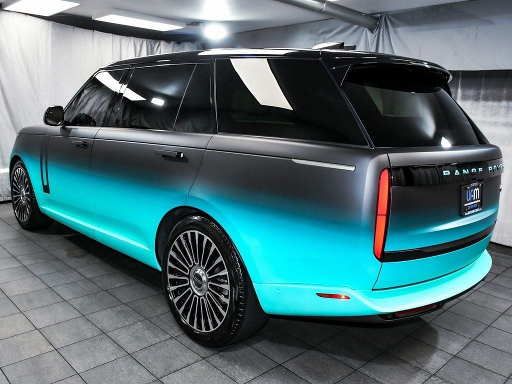 2023 Land Rover Range Rover SE photo 4